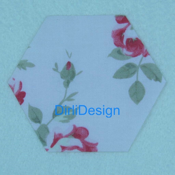 Sechseck 1.5" Tanya Whelan- Petal-Scattered Roses - pink